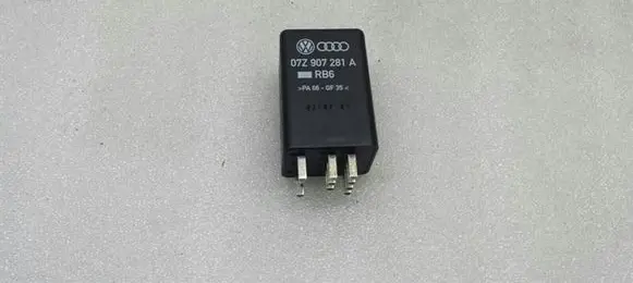 Volkswagen Touareg I Glow plug pre-heat relay 07Z907281A