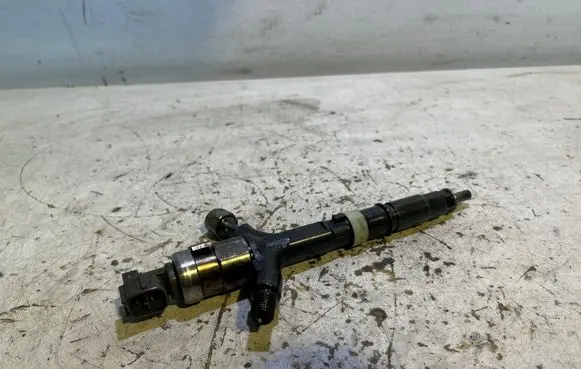 Toyota Avensis Verso Fuel injector 2367027030 06D26273