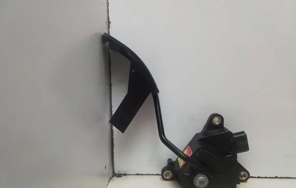 Nissan X-Trail T31 Accelerator throttle pedal 18002JG00B