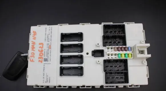 BMW 3 F30 F35 F31 Comfort/convenience module 9324784 524579F12