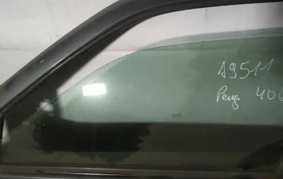 Peugeot 406 Front door window glass four-door as2