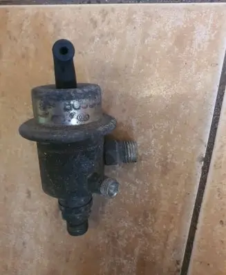Audi 100 200 5000 C3 Fuel pressure regulator 038161016 034133534F