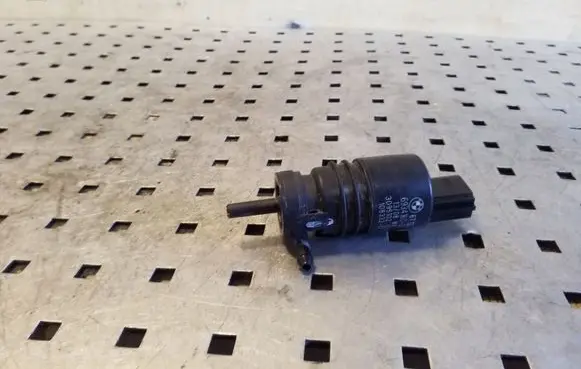 BMW X6 E71 Windscreen/windshield washer pump 693416001