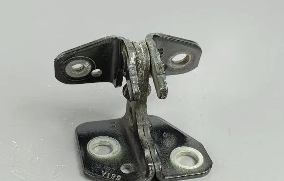 Jeep Grand Cherokee Front door upper hinge