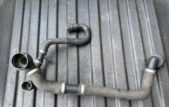Land Rover Discovery Sport Engine coolant pipe/hose GJ328260AA GJ328260