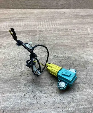 Audi A6 S6 C6 4F Airbag deployment crash/impact sensor 4F0955557 WITHPLUG