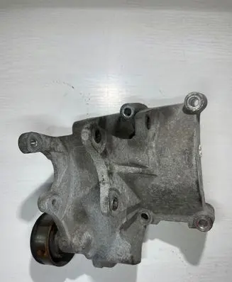 Hyundai Tucson LM Generator/alternator bracket 