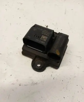 Mercedes-Benz E W212 Glow plug pre-heat relay 0522120204