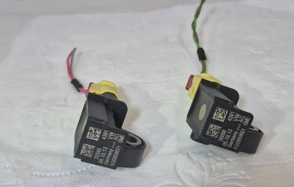 Volkswagen Golf VII Airbag deployment crash/impact sensor 5Q0959651 041013 4391