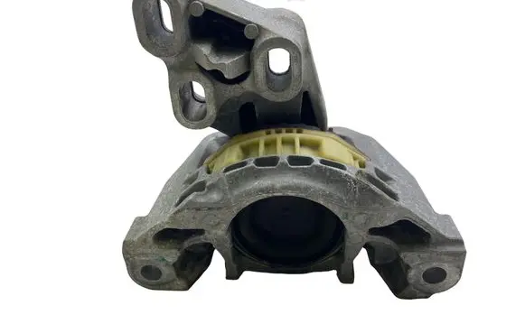 Mercedes-Benz B W246 W242 Engine mount bracket 