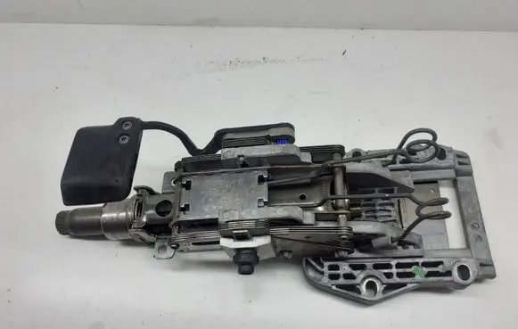 Volkswagen PASSAT B5.5 Steering wheel axle 3B0419502F