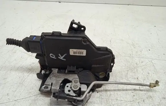 Audi A3 S3 8P Front door lock 4E1837015