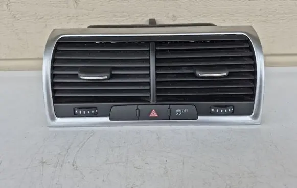 Audi Q7 4L Dash center air vent grill 4L0820951