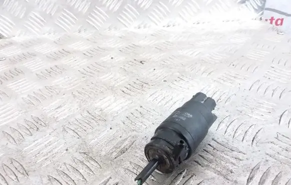 BMW 5 E34 Windscreen/windshield washer pump 04070088