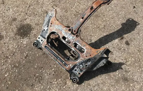 Nissan X-Trail T30 Front axle beam