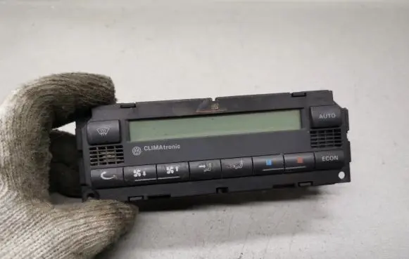 Volkswagen PASSAT B5 Climate control unit