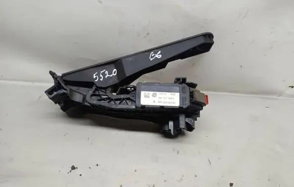 Accelerator throttle pedal