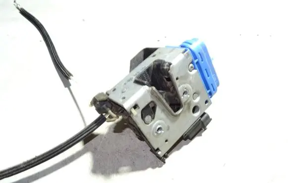Audi A8 S8 D2 4D Rear door lock 4D0839016A