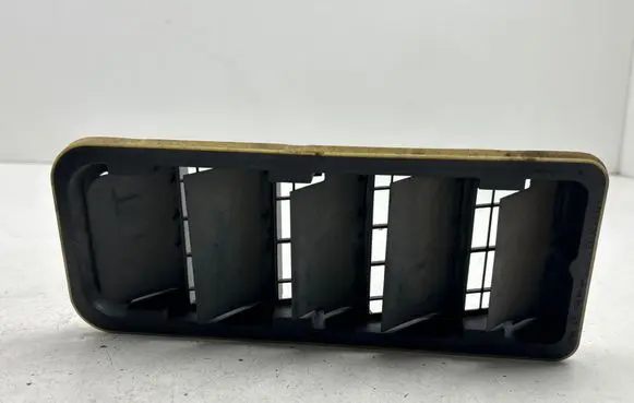Volvo V40 Quarter panel pressure vent 8623444