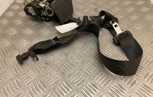 Volvo XC90 Front seatbelt 39844546