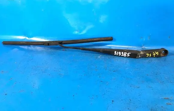 Nissan Pathfinder R51 Front wiper blade arm 28881EA000