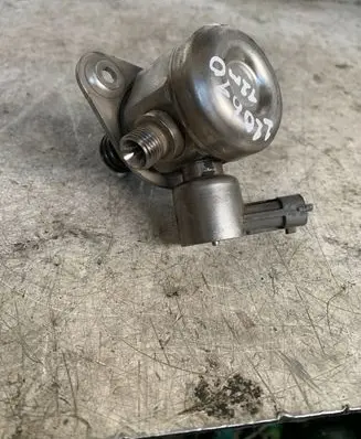 Volvo S60 Fuel injection high pressure pump bm5g9d376ba