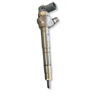 Volkswagen Tiguan Fuel injector 0445110647 03L130277Q