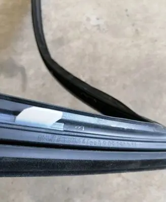 BMW 1 F40 Rubber seal front door (on door) 18044