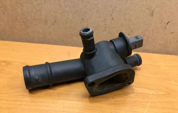 Volkswagen PASSAT B6 Thermostat housing 038121132D
