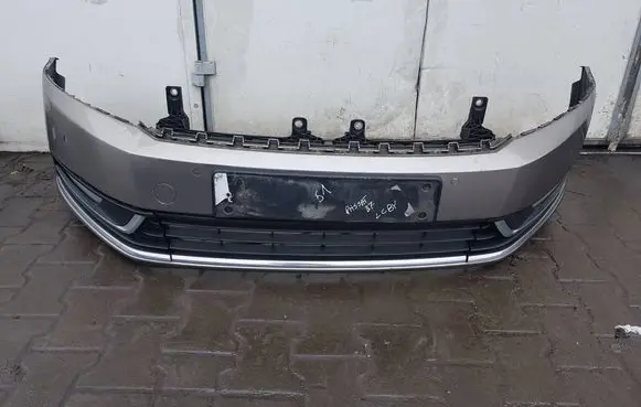 Volkswagen PASSAT B7 Front bumper 