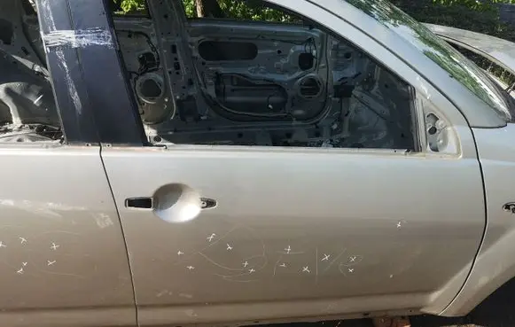Citroen C-Crosser Front door