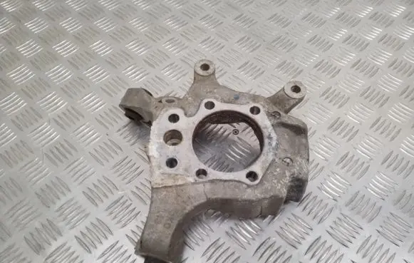 Rear wheel hub spindle/knuckle