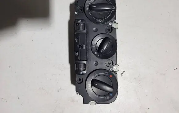 Volkswagen PASSAT B6 Climate control unit 1K0820047DG 5HB00871951
