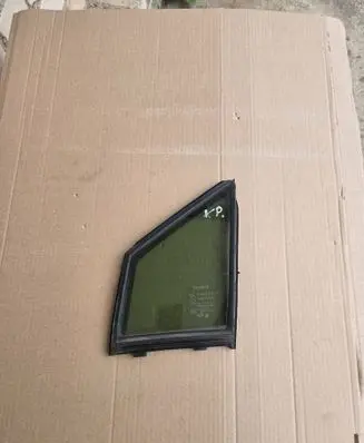 Toyota Prius (XW50) Front door vent window glass four-door 6821647010