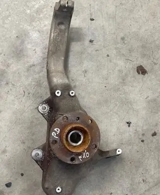 Front wheel hub