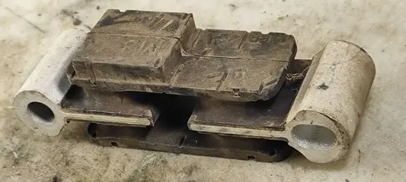 Engine mounting bracket