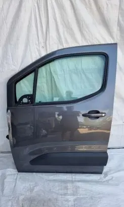 Opel Combo E Front door