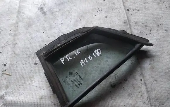 Toyota Yaris Front door vent window glass four-door AS2