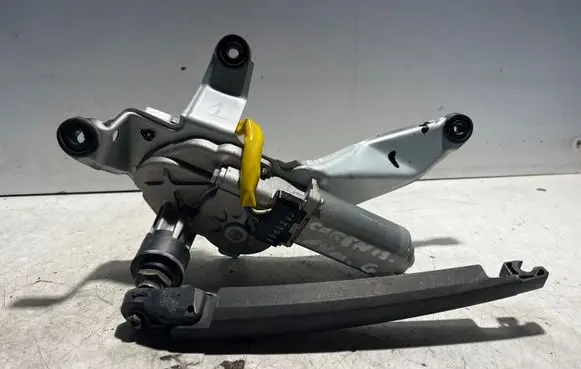KIA Carens II Rear window wiper motor 987001D000 035111500