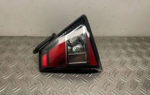 Tailgate rear/tail lights