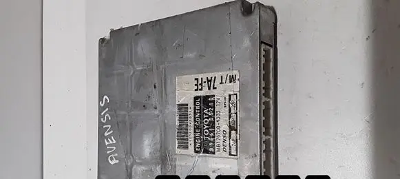 Toyota Avensis T220 Engine control unit/module 89661-05210