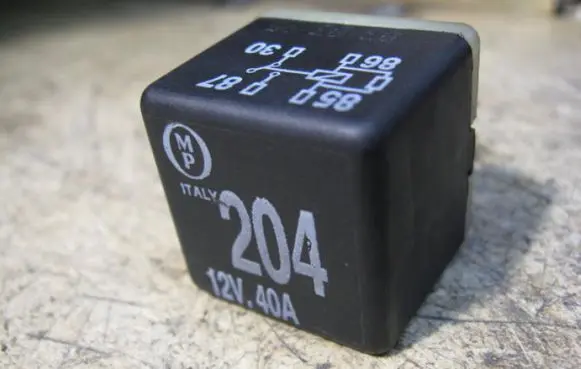 Audi 100 S4 C4 Window wiper relay 431951253H