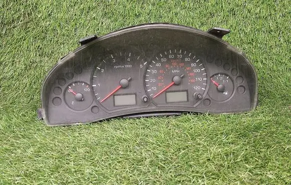 Speedometer (instrument cluster)