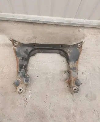 Volkswagen PASSAT B5 Front subframe 438E