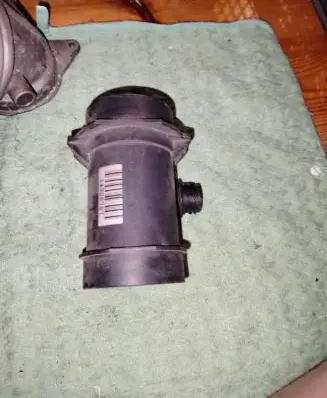 BMW 5 E39 Mass air flow meter 1730033 14906787