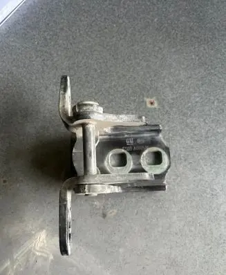 Opel Insignia A Rear door lower hinge ES03A04657 0836