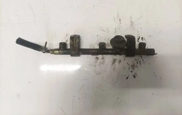 Subaru B9 Tribeca Fuel main line pipe