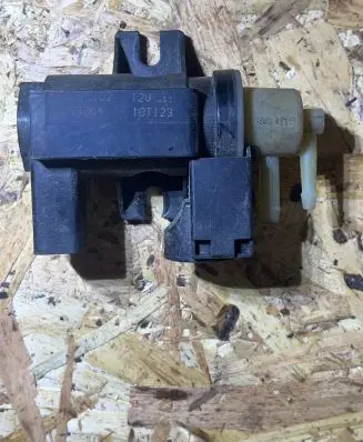 Volvo XC60 Turbo solenoid valve 31293964 70232502