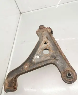 Opel Omega B2 Front lower control arm/wishbone 
