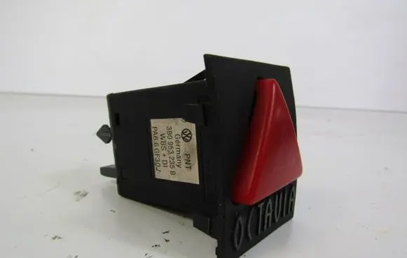 Skoda Octavia Mk1 (1U) Hazard light switch 3B0953235B